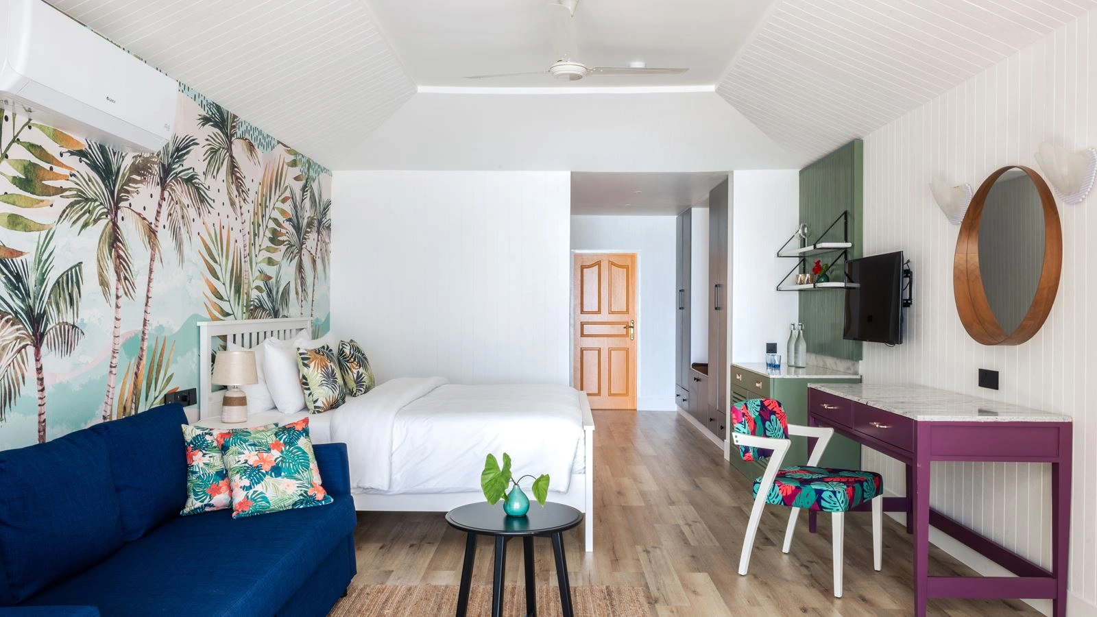 rooms-lagoon-beach-pool-villa