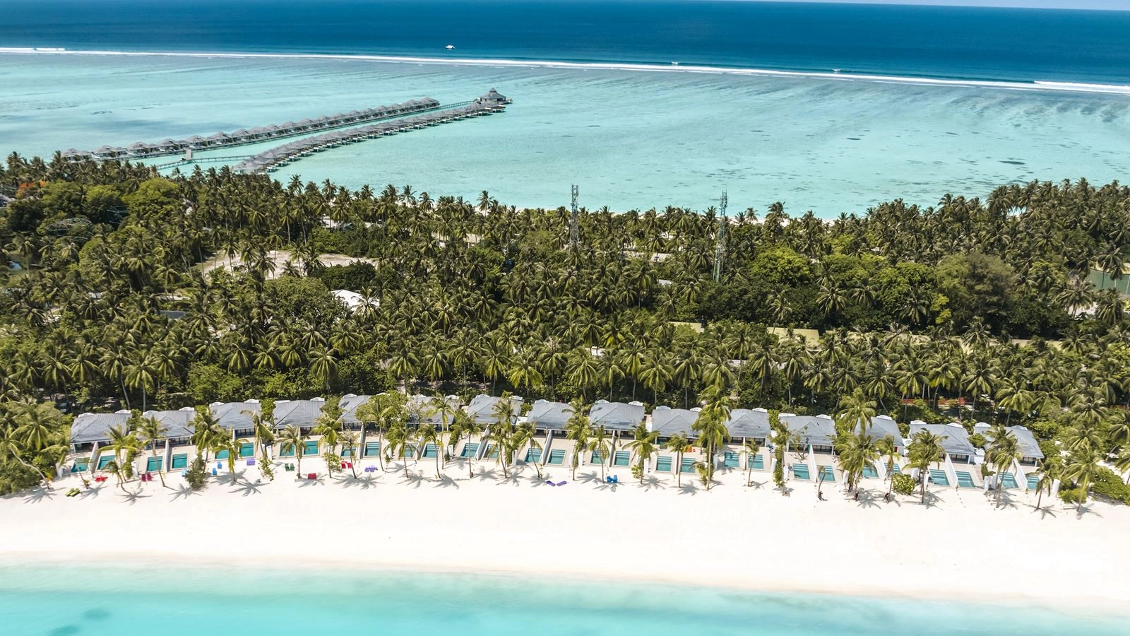 rooms-lagoon-beach-pool-villa