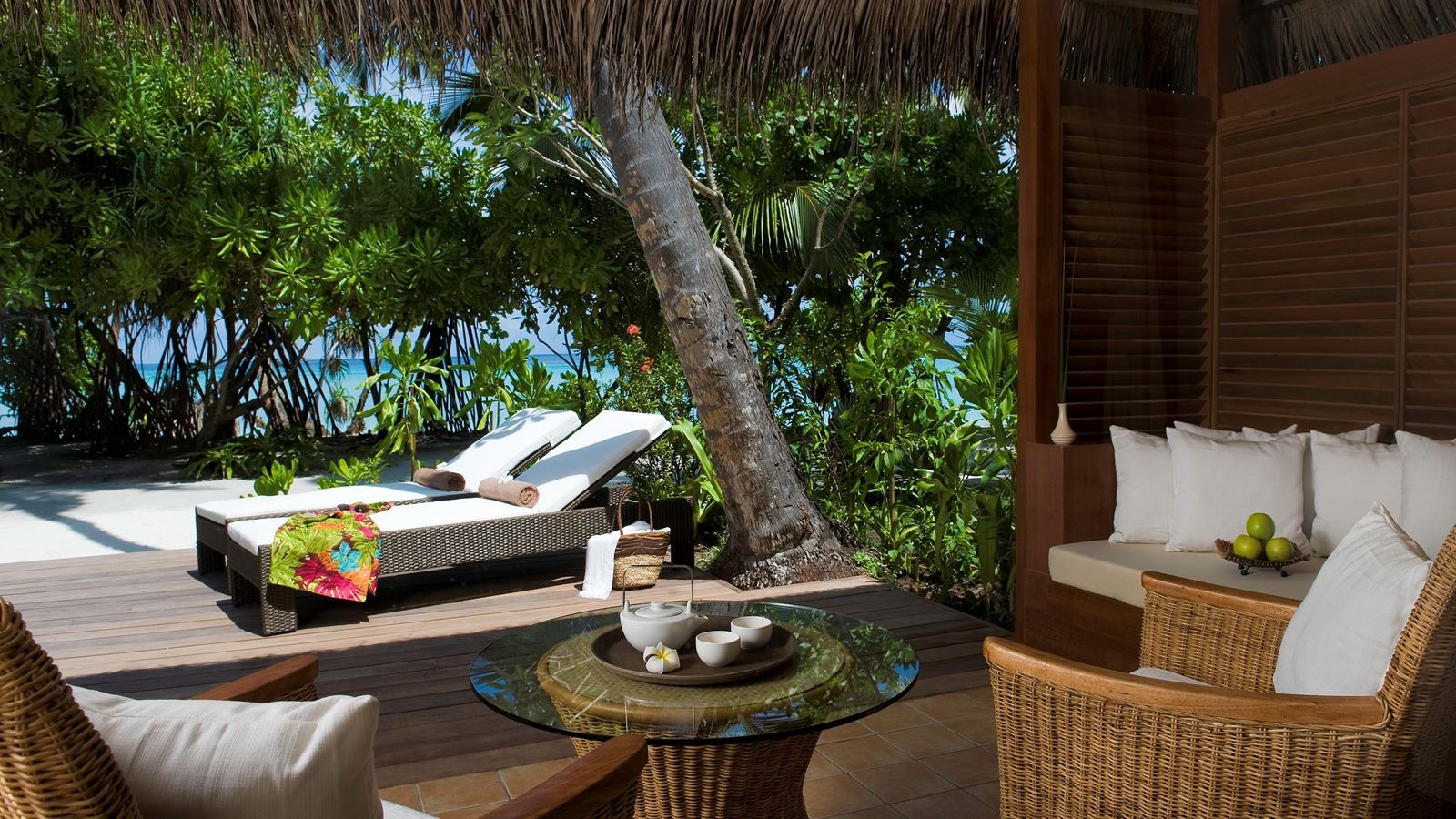 rooms-deluxe-beach-villa