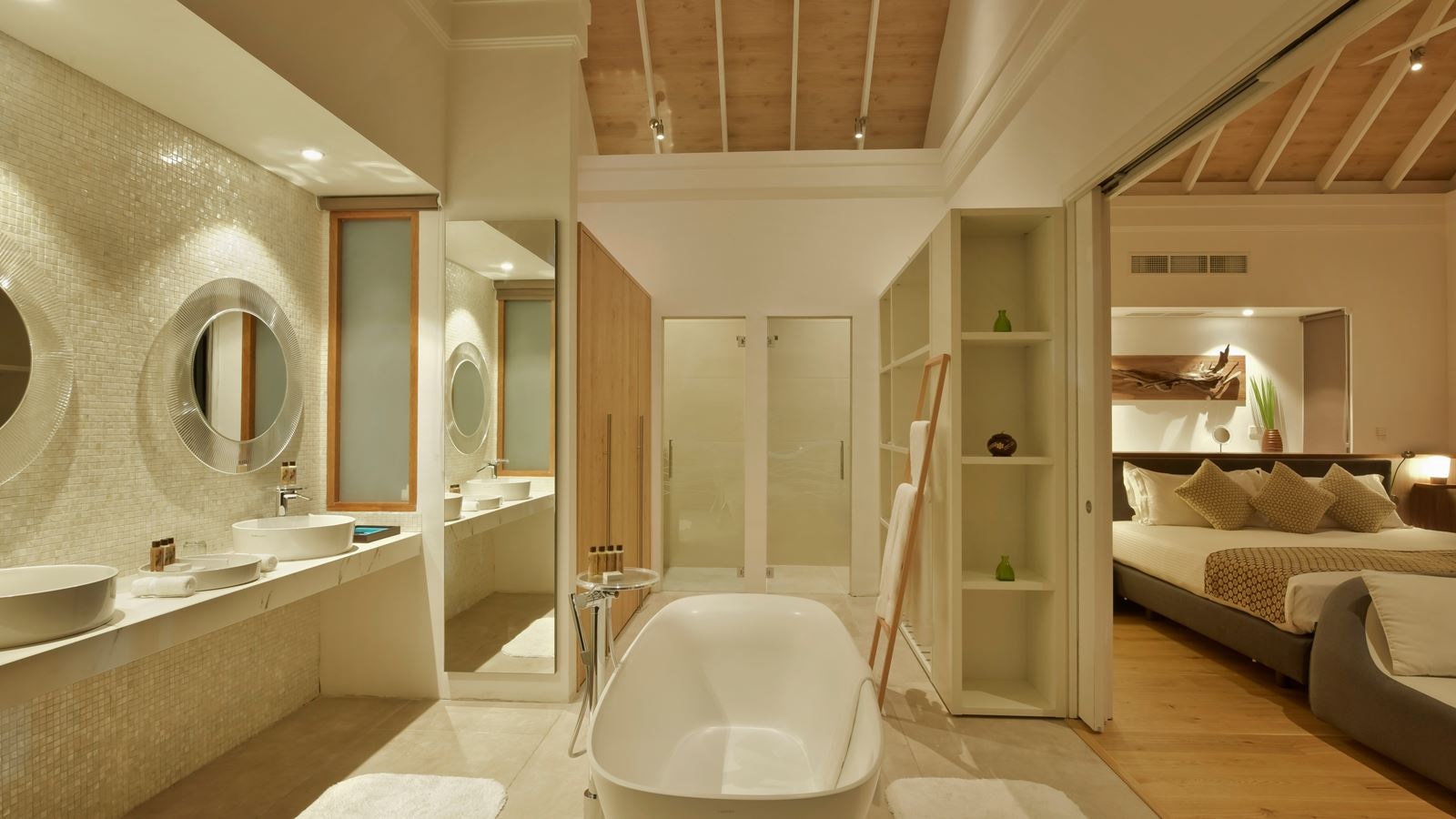 rooms-deluxe-water-villa