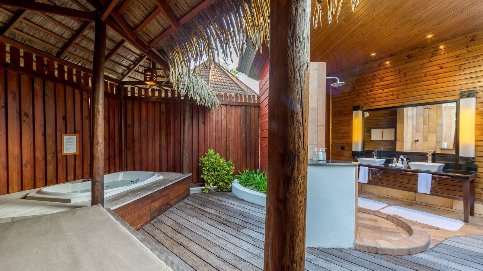 rooms-jacuzzi-beach-villa