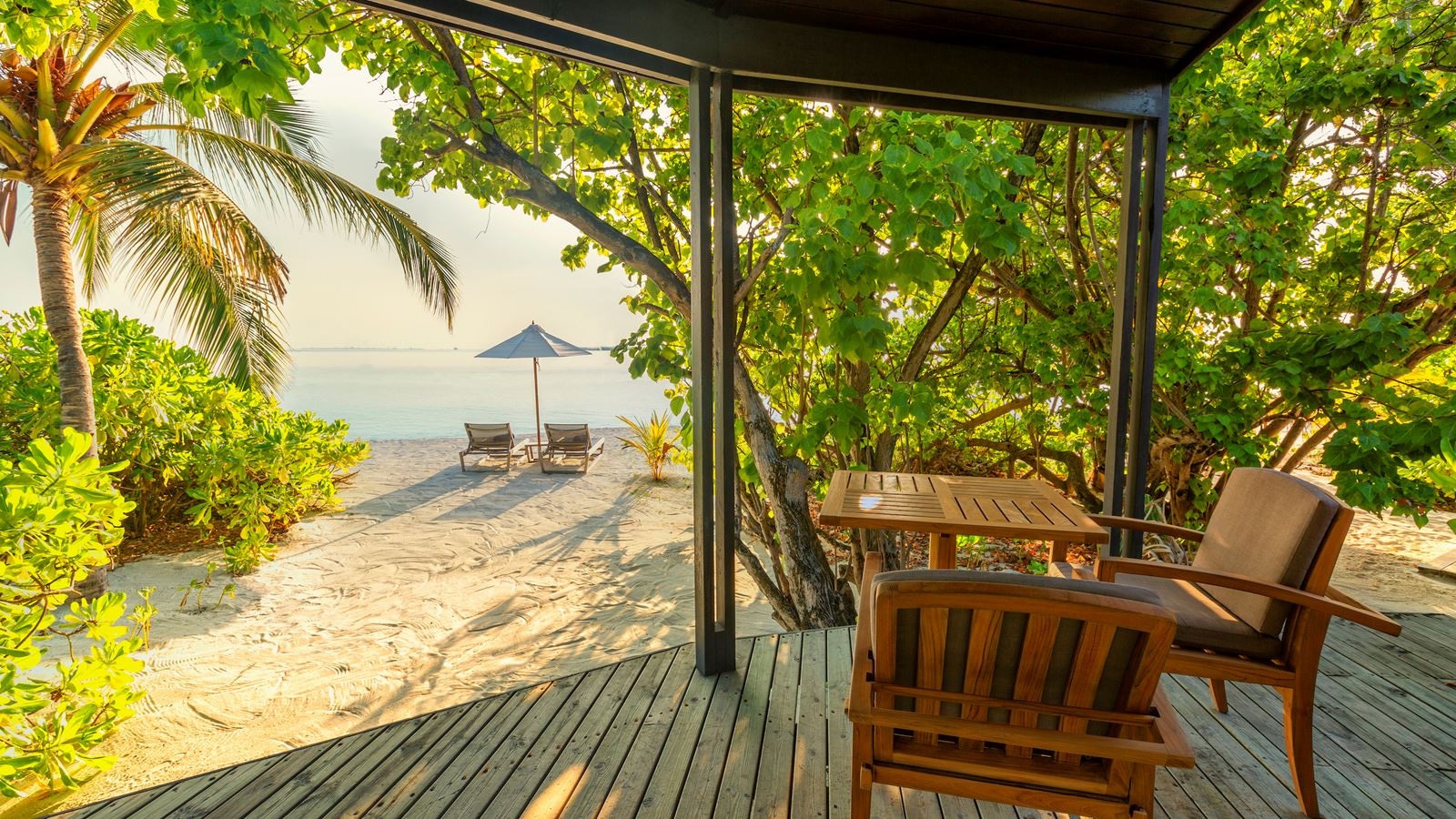 rooms-jacuzzi-beach-villa