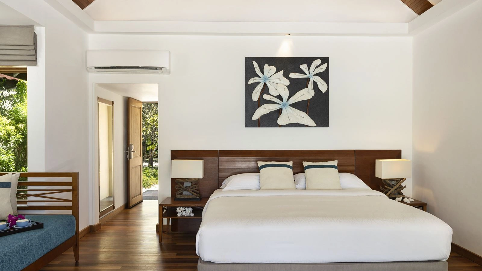 rooms-deluxe-bungalow