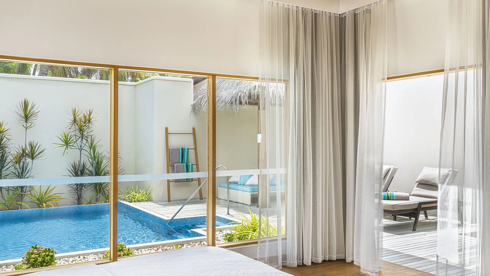 rooms-deluxe-pool-villa