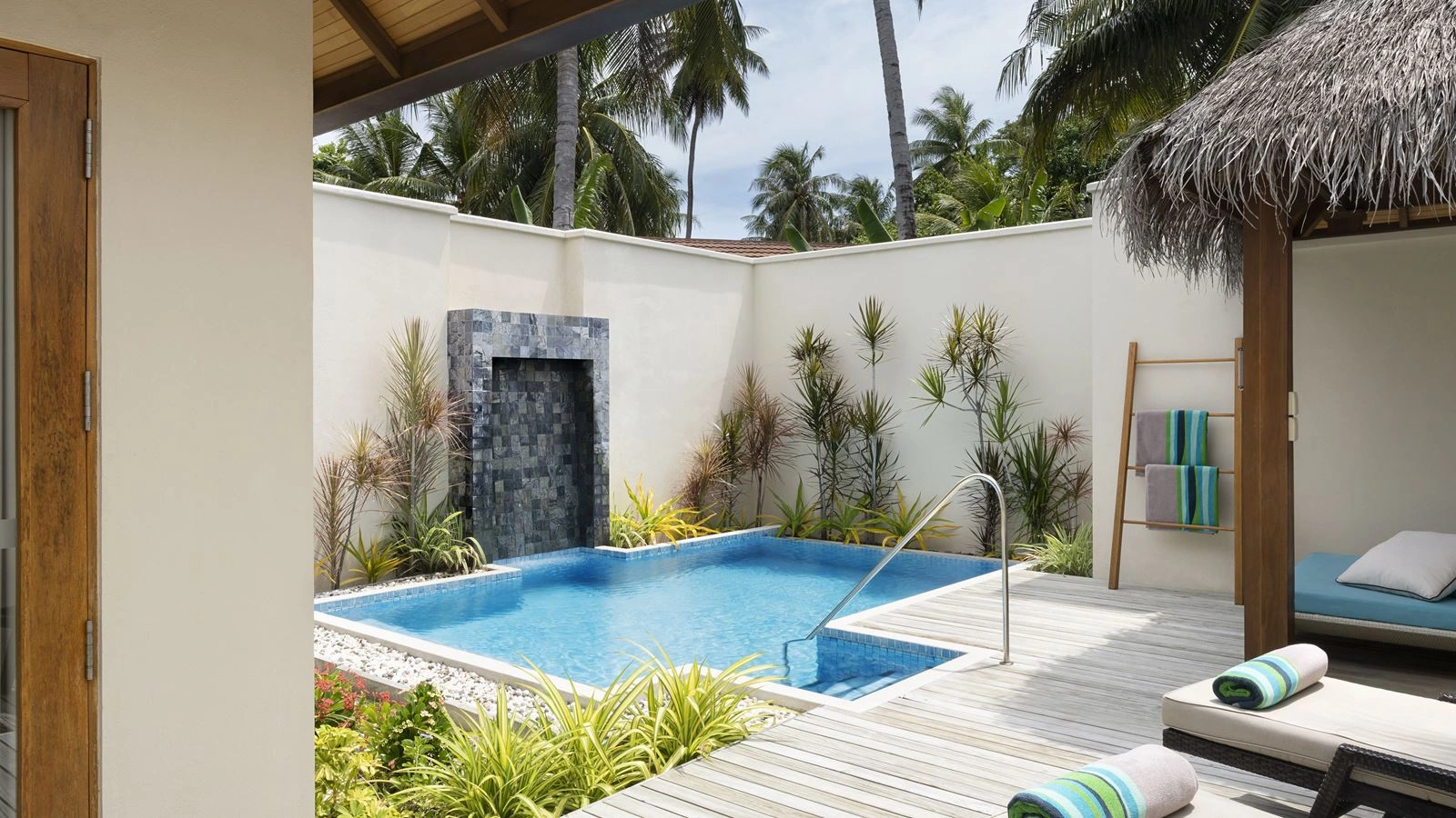 rooms-deluxe-pool-villa