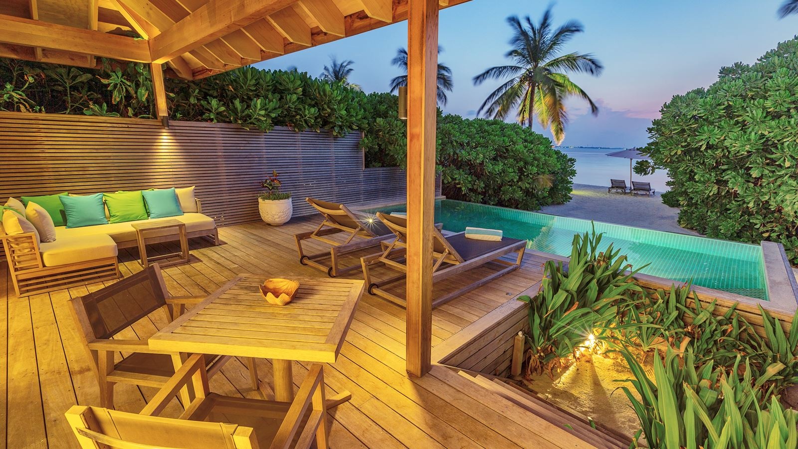 rooms-beach-pool-villa