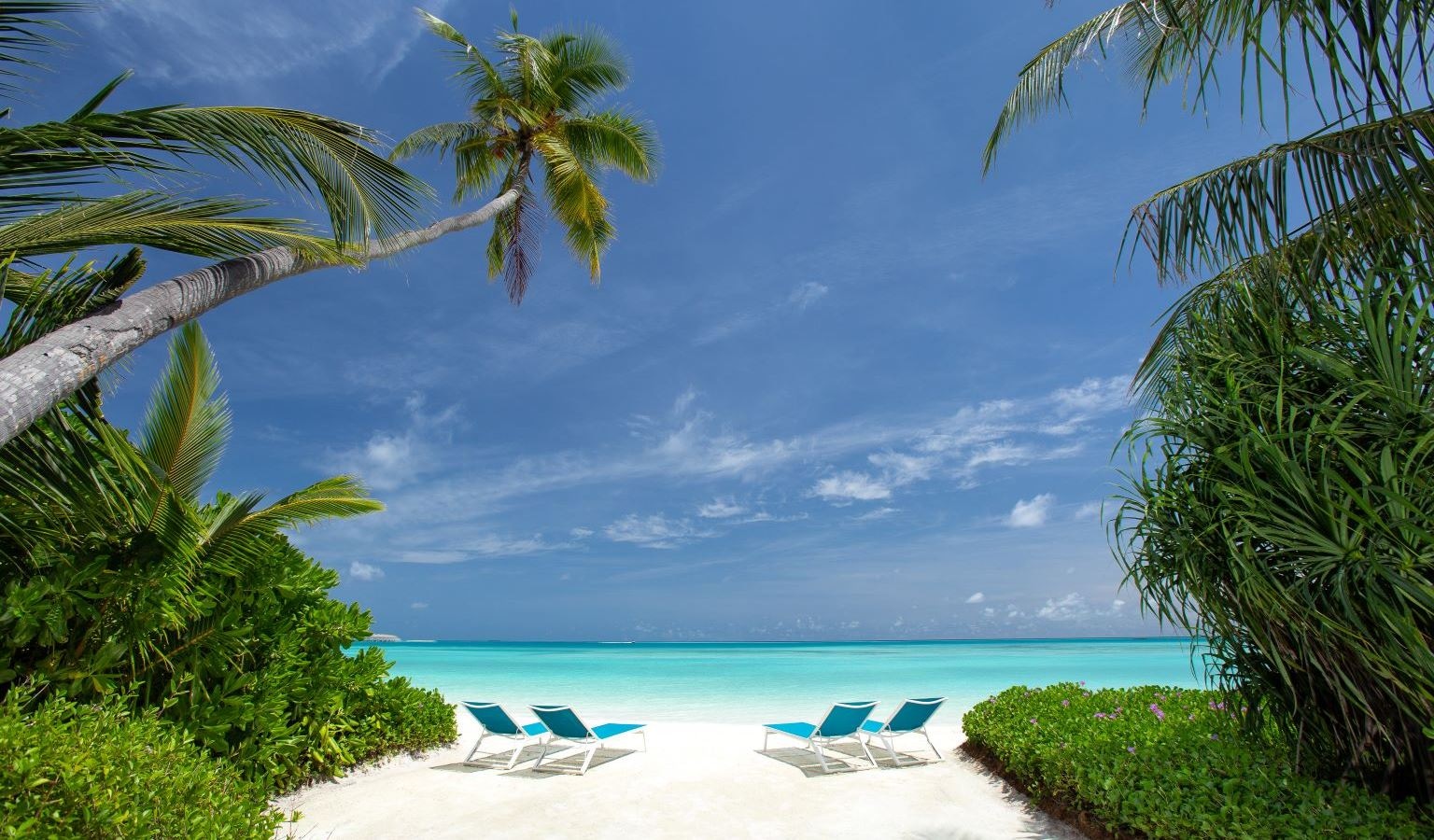 rooms-beach-villa-with-swirlpool