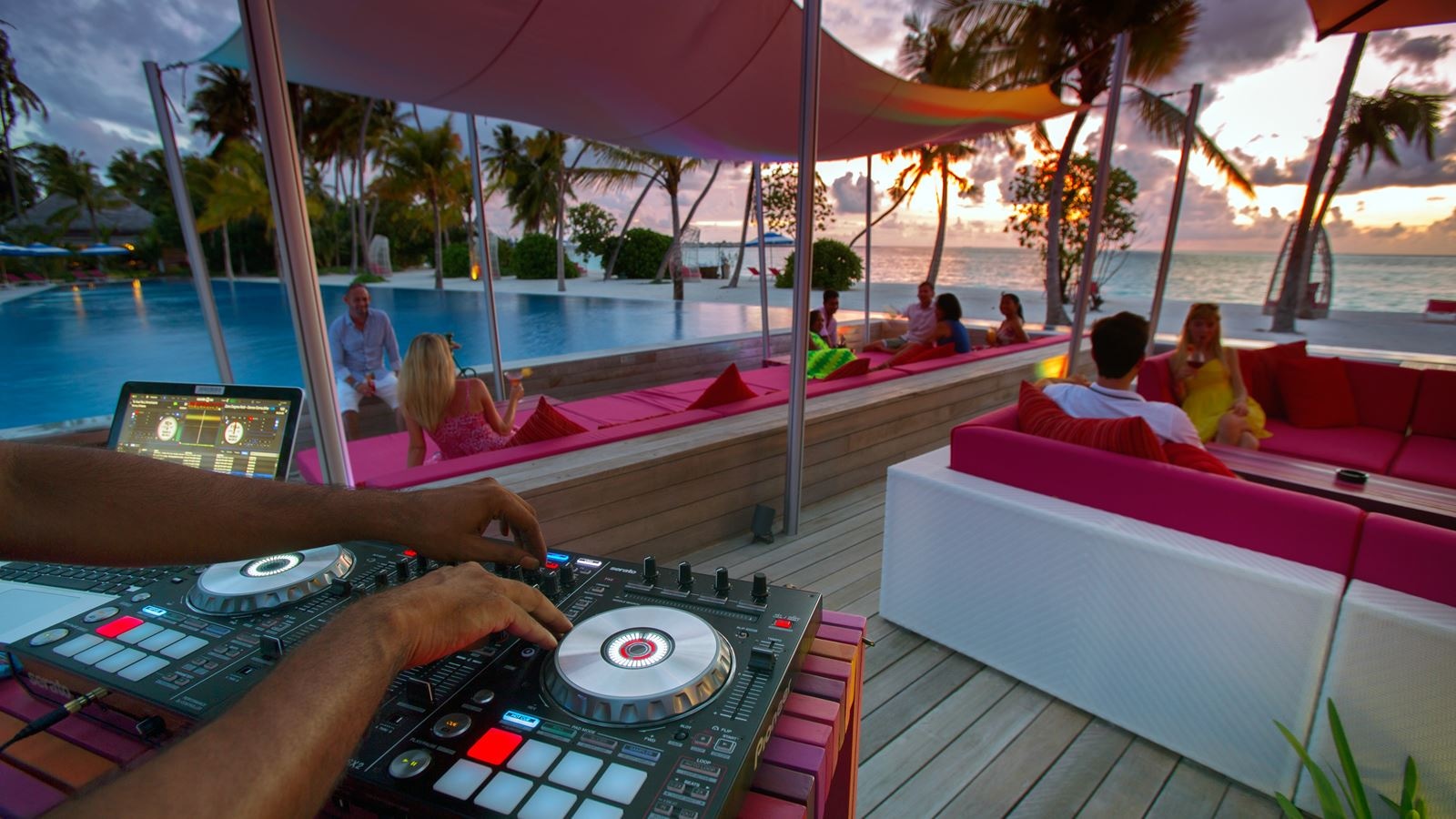 bars-breeze-pool-bar