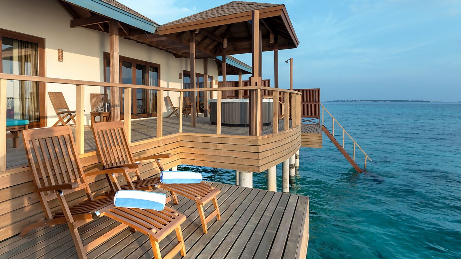 rooms-two-bedroom-water-villa-suites-with-spa-tub