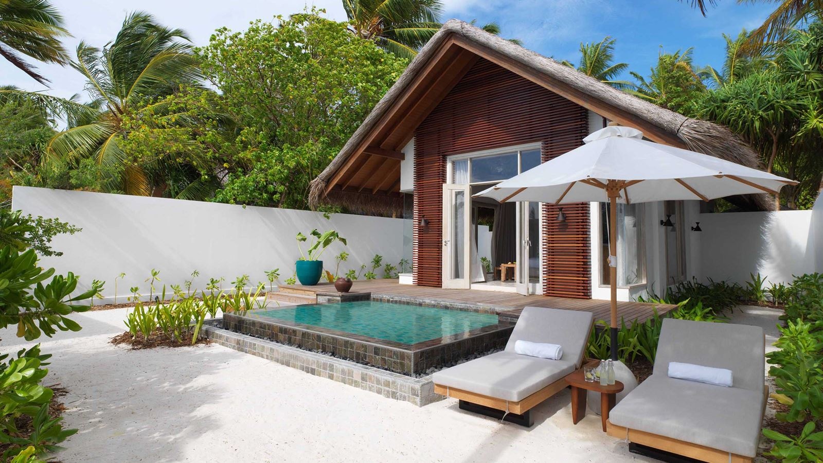 rooms-beach-sunrise-villa-with-pool