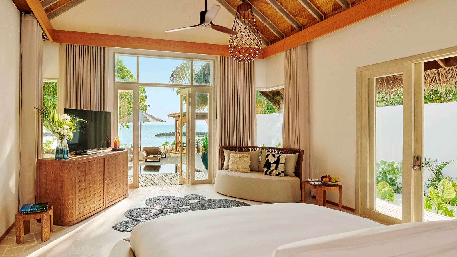 rooms-beach-sunrise-villa-with-pool