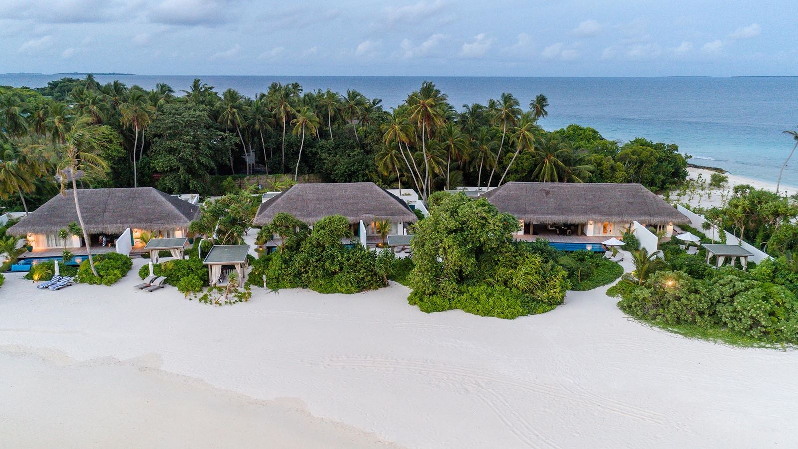 rooms-three-bedroom-beach-sunset-villa-with-pool