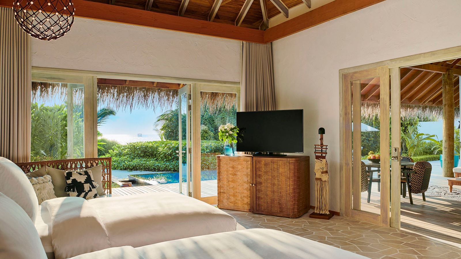 rooms-three-bedroom-beach-sunset-villa-with-pool