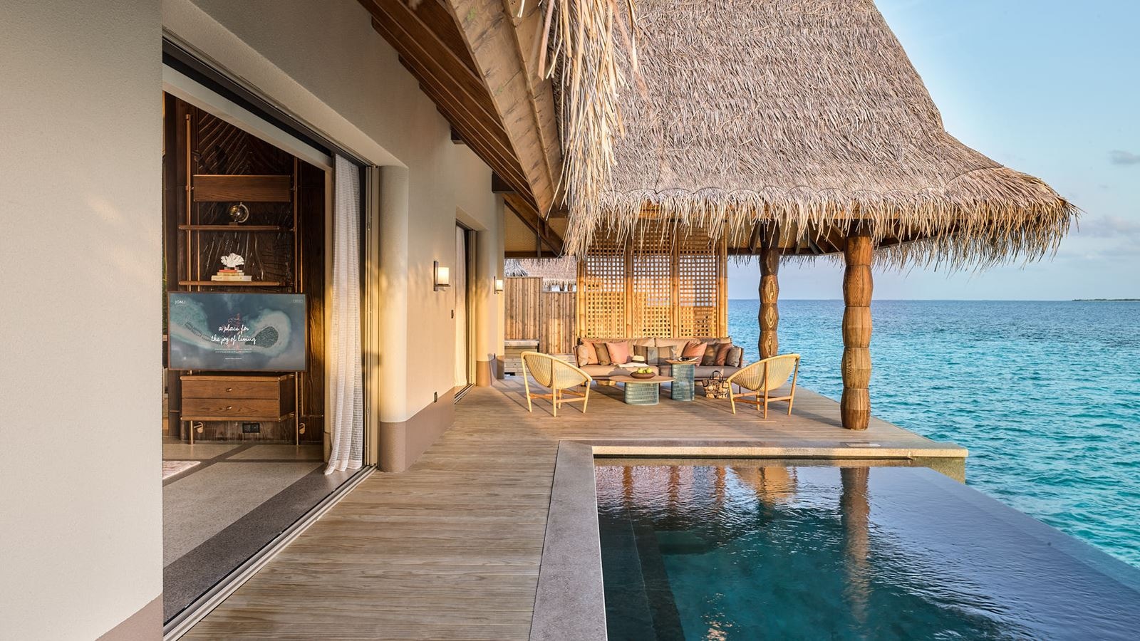 rooms-luxury-water-villa-with-pool