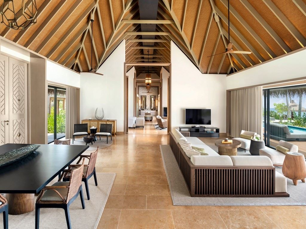 rooms-3-bedroom-grand-beach-villa-with-pool