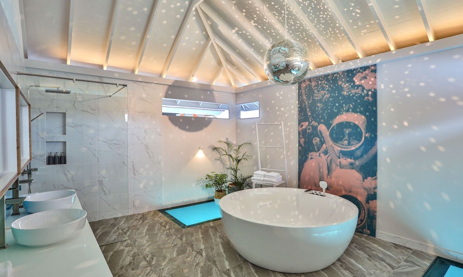 rooms-lagoon-overwater-villa-with-pool