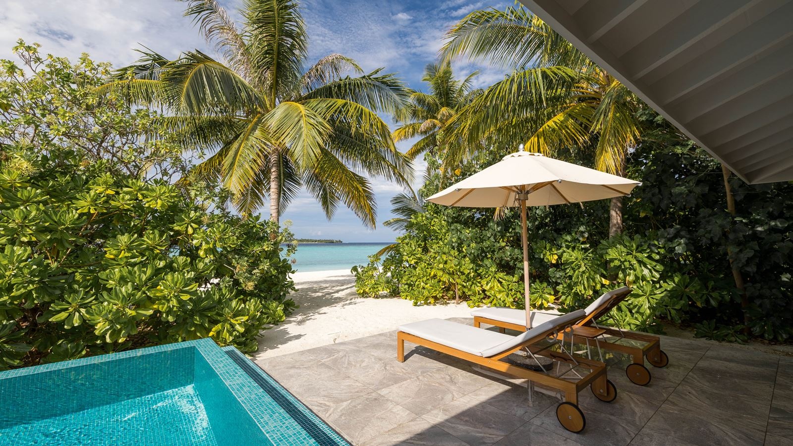 rooms-lagoon-beach-villa-with-pool