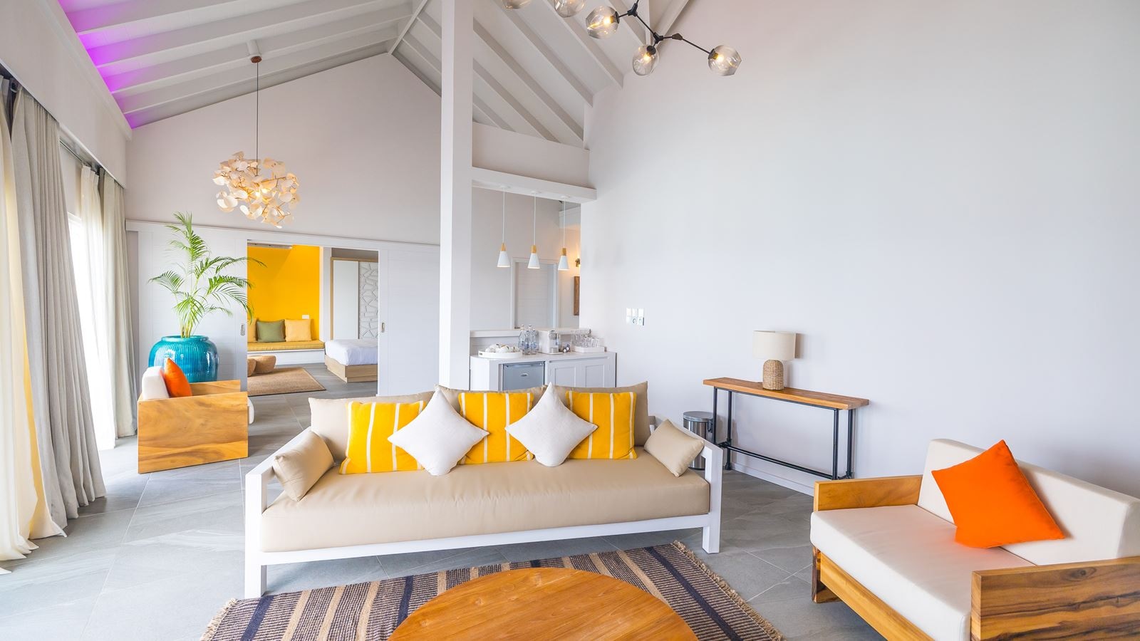 rooms-the-standard-residence-villa-with-pool