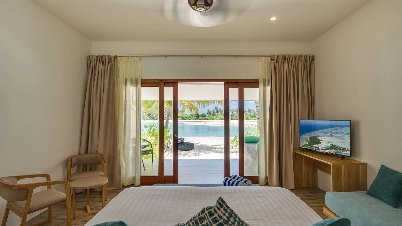 rooms-lagoon-view-villa