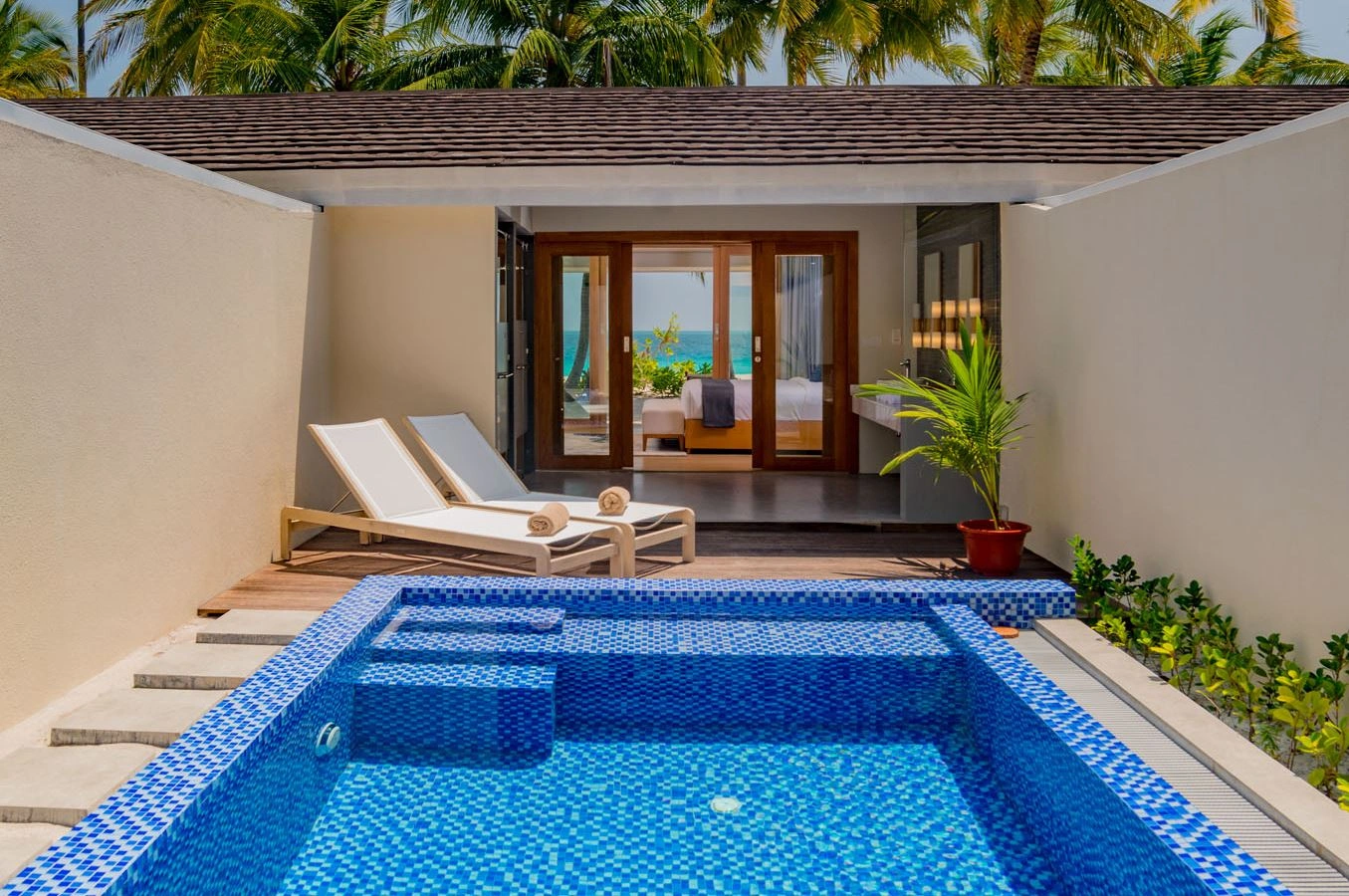 rooms-beach-pool-villa