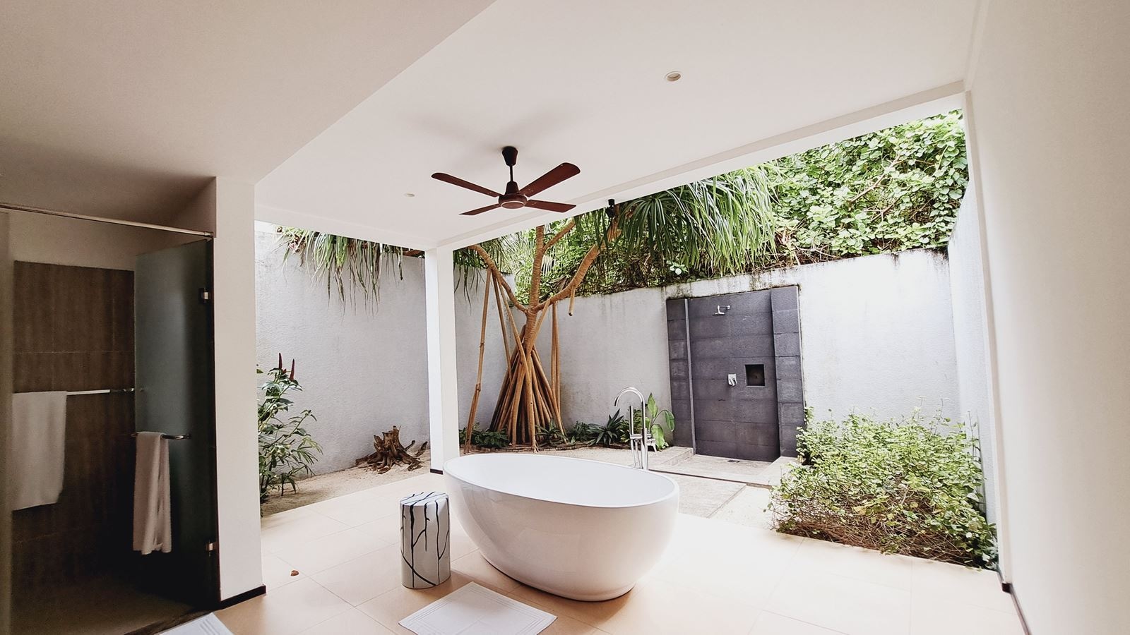 rooms-family-double-room-superior-sea-view-beach-access-fams1