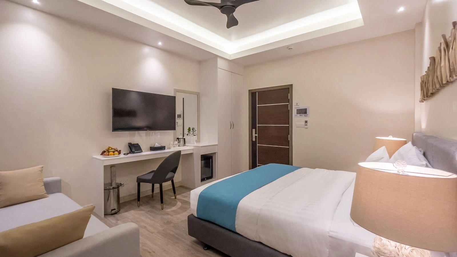 rooms-sky-room-no-window