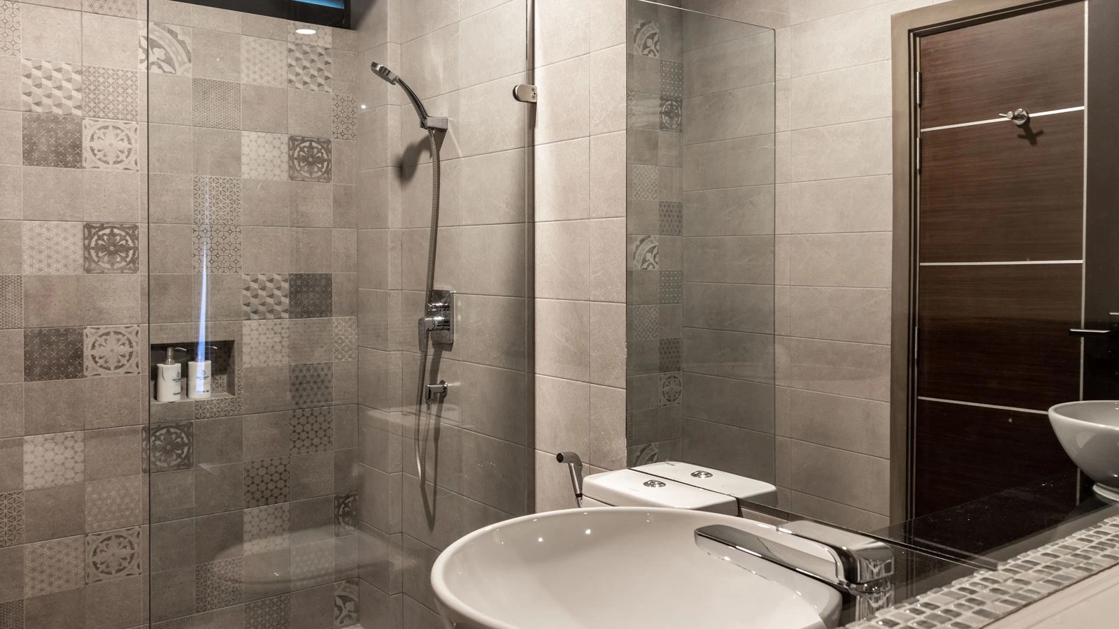 rooms-sky-deluxe-room-with-balcony