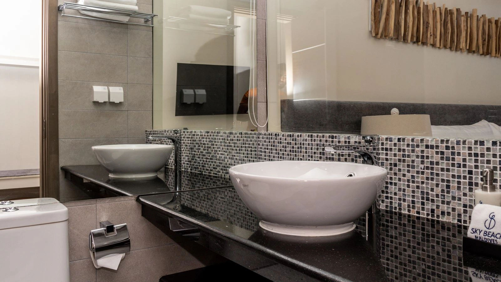 rooms-sky-deluxe-room-with-balcony