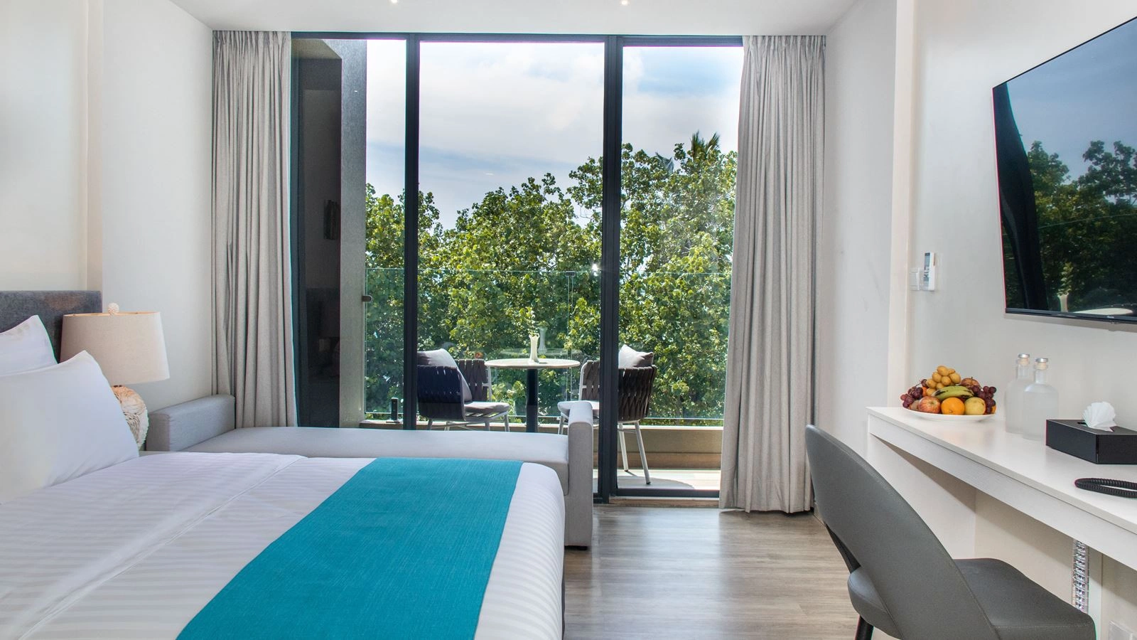 rooms-sky-deluxe-room-with-balcony