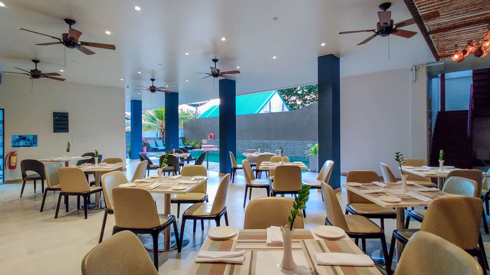 restaurants-sky-blue-restaurant