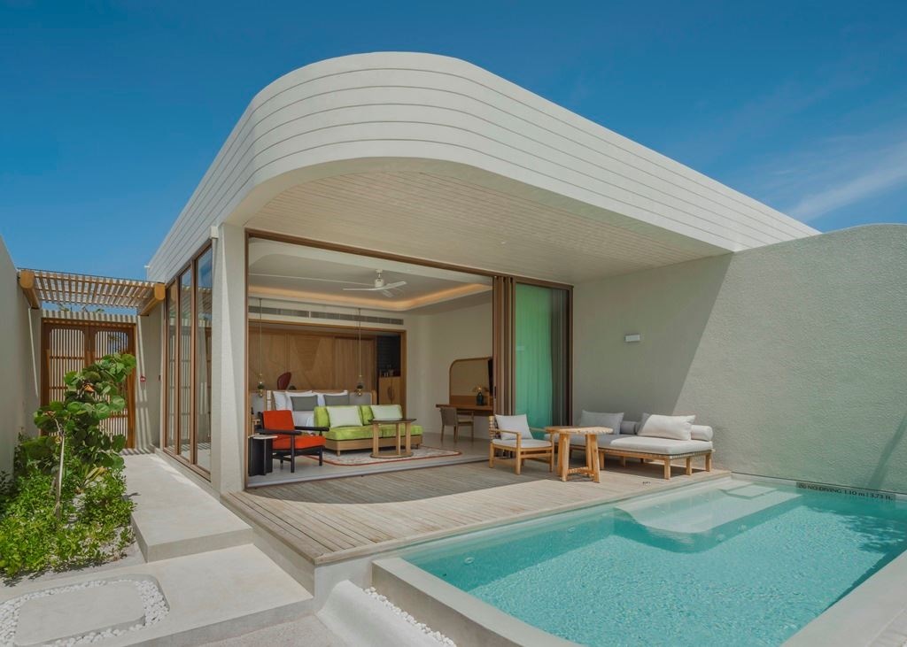 rooms-onebedroom-sunset-overwater-pool-villa