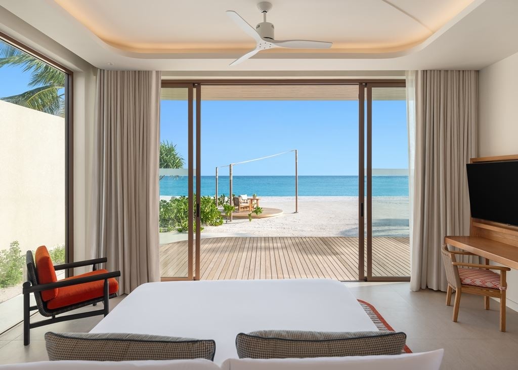 rooms-threebedroom-sunset-beach-pool-residence