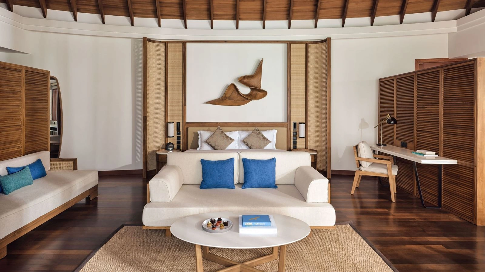 rooms-sunset-over-water-suite