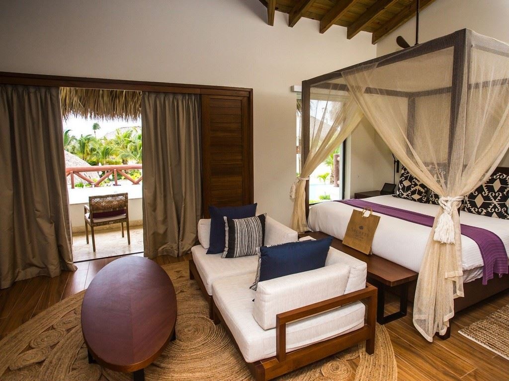 rooms-preferred-club-bungalow-master-suite-pool-view