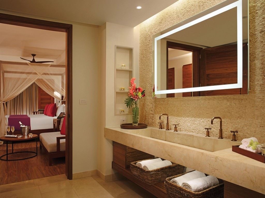 rooms-preferred-club-bungalow-master-suite-pool-view