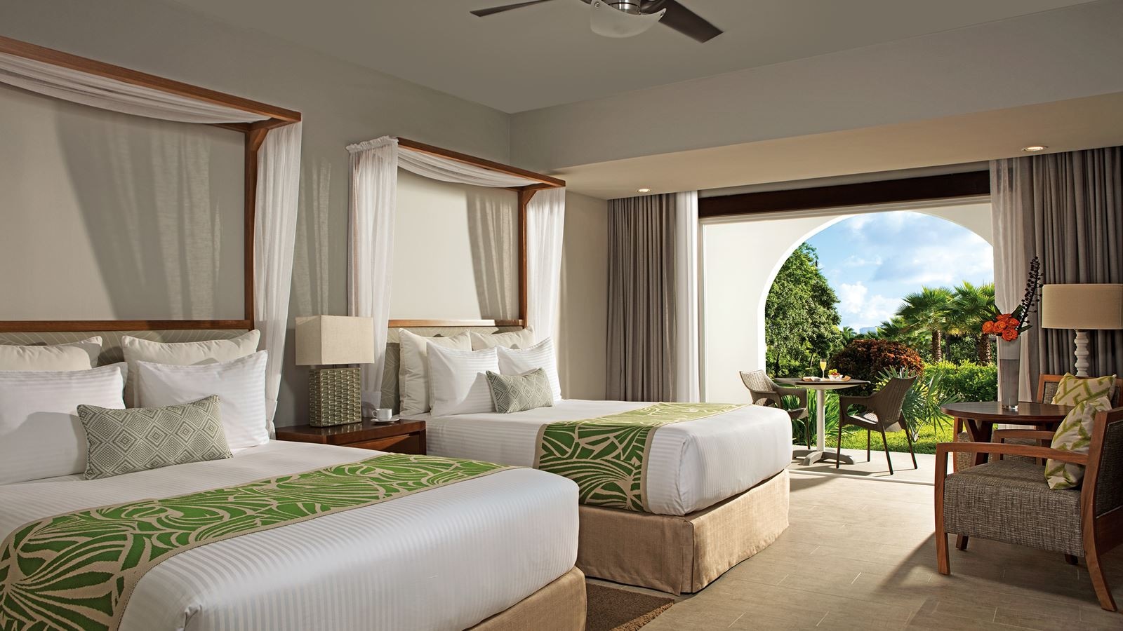 rooms-deluxe-tropical-view