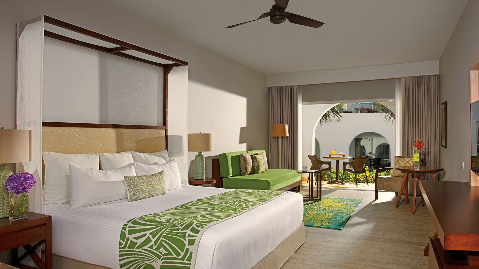 rooms-deluxe-suite-tropical-view