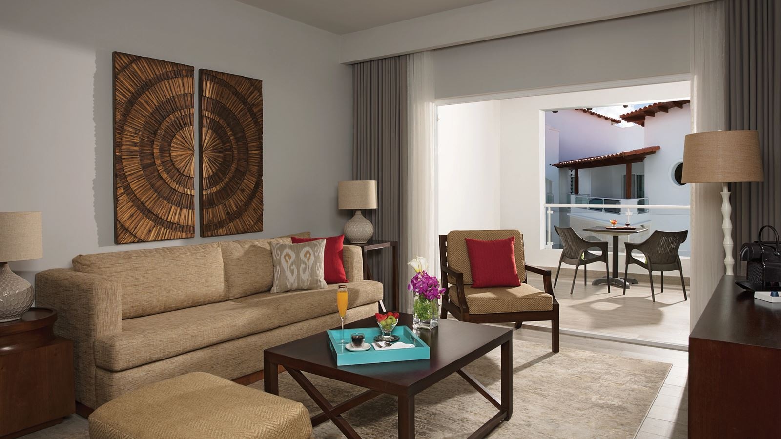 rooms-preferred-club-suite-tropical-view