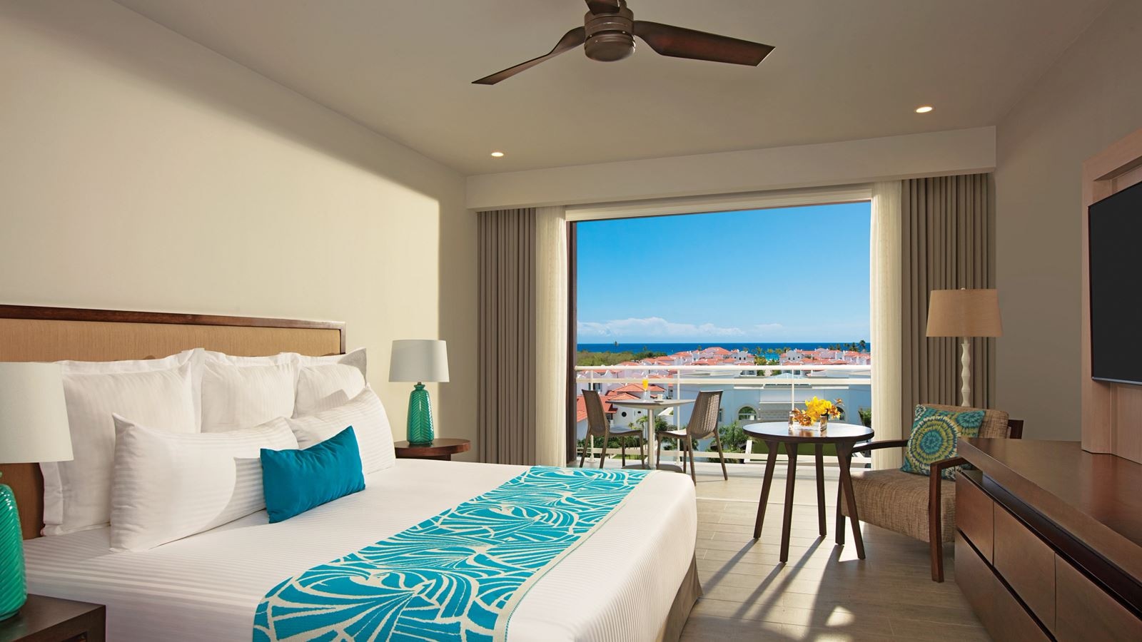 rooms-preferred-club-three-bedroom-family-suite-tropical-view