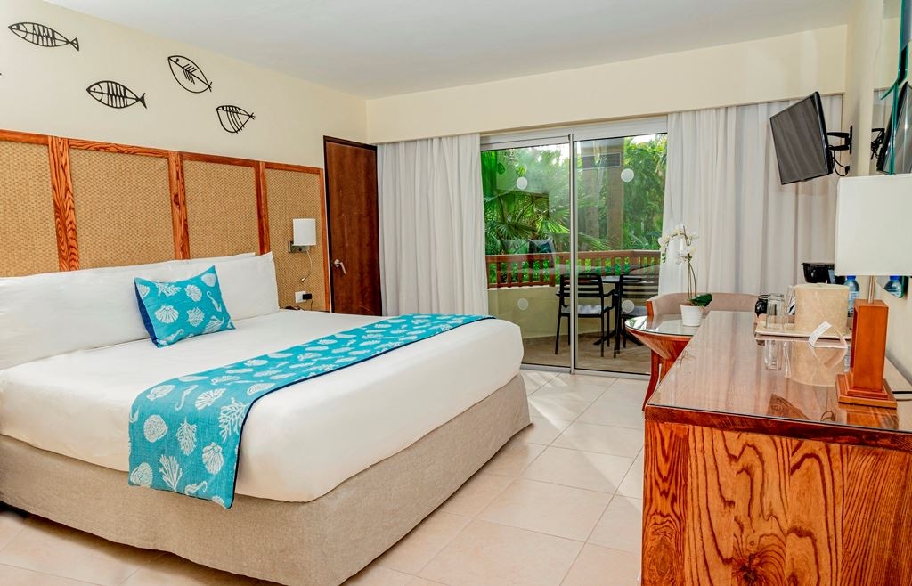 rooms-tropical-view
