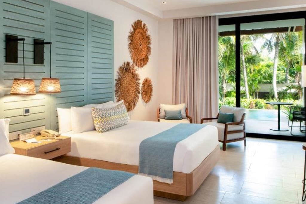 rooms-resort-queen--swim-up-junior-suite