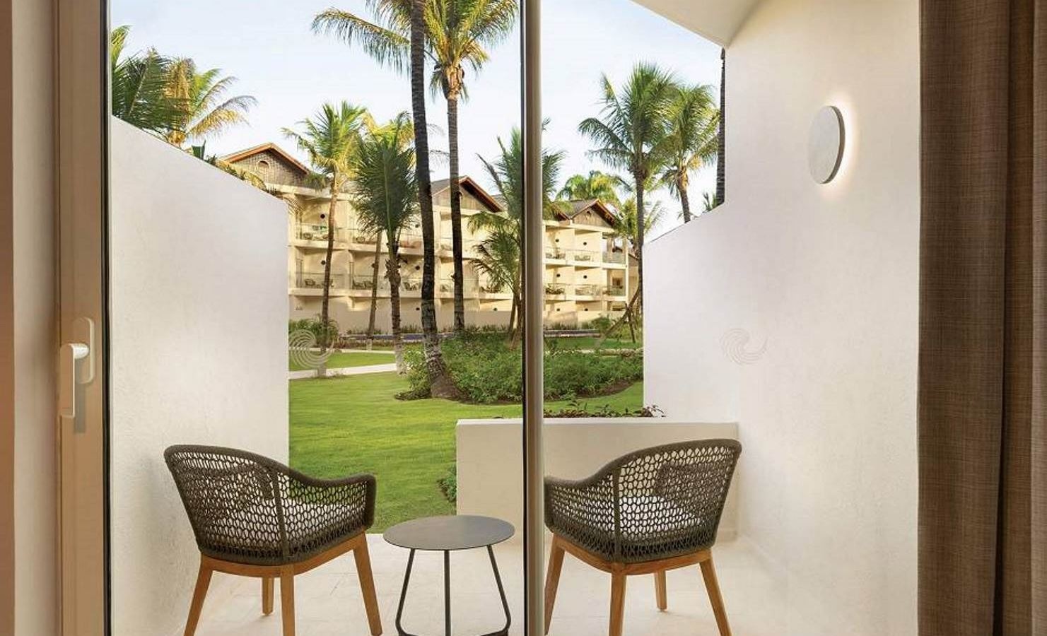 rooms-deluxe-garden-view-2-queens