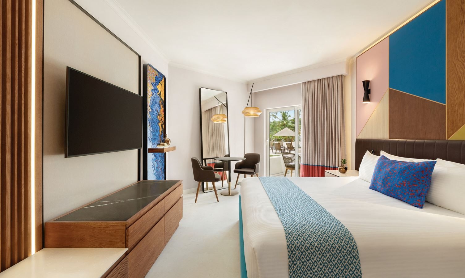 rooms-preferred-club-pool-view