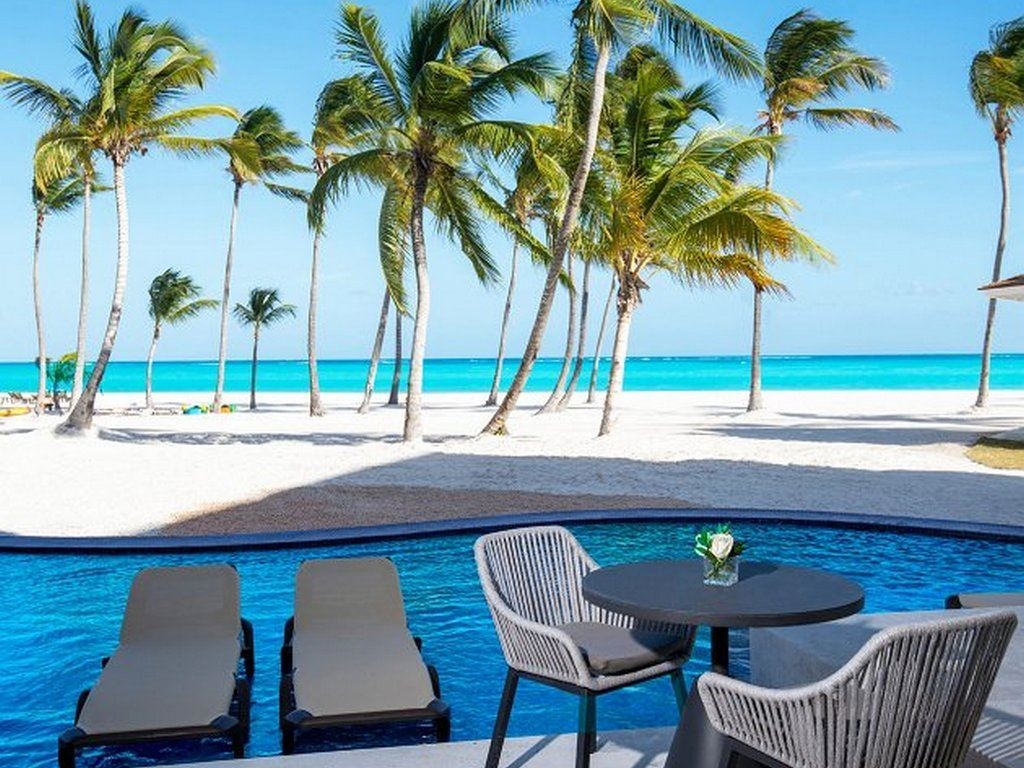 rooms-club-ocean-front-junior-suite-swim-up