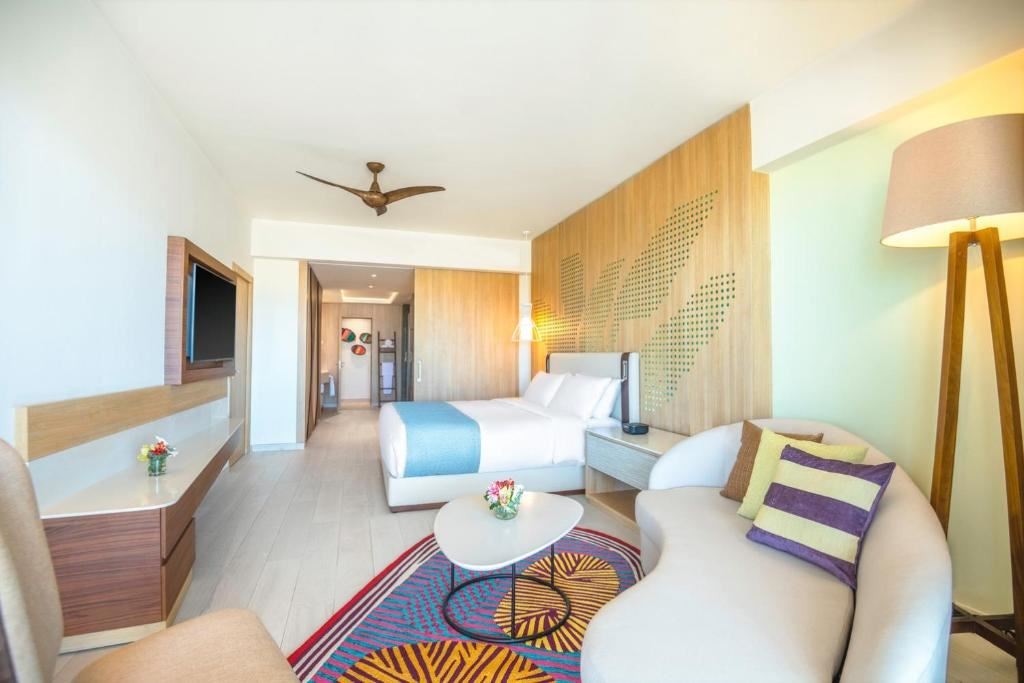 rooms-club-one-bedroom-master-swim-up-suite