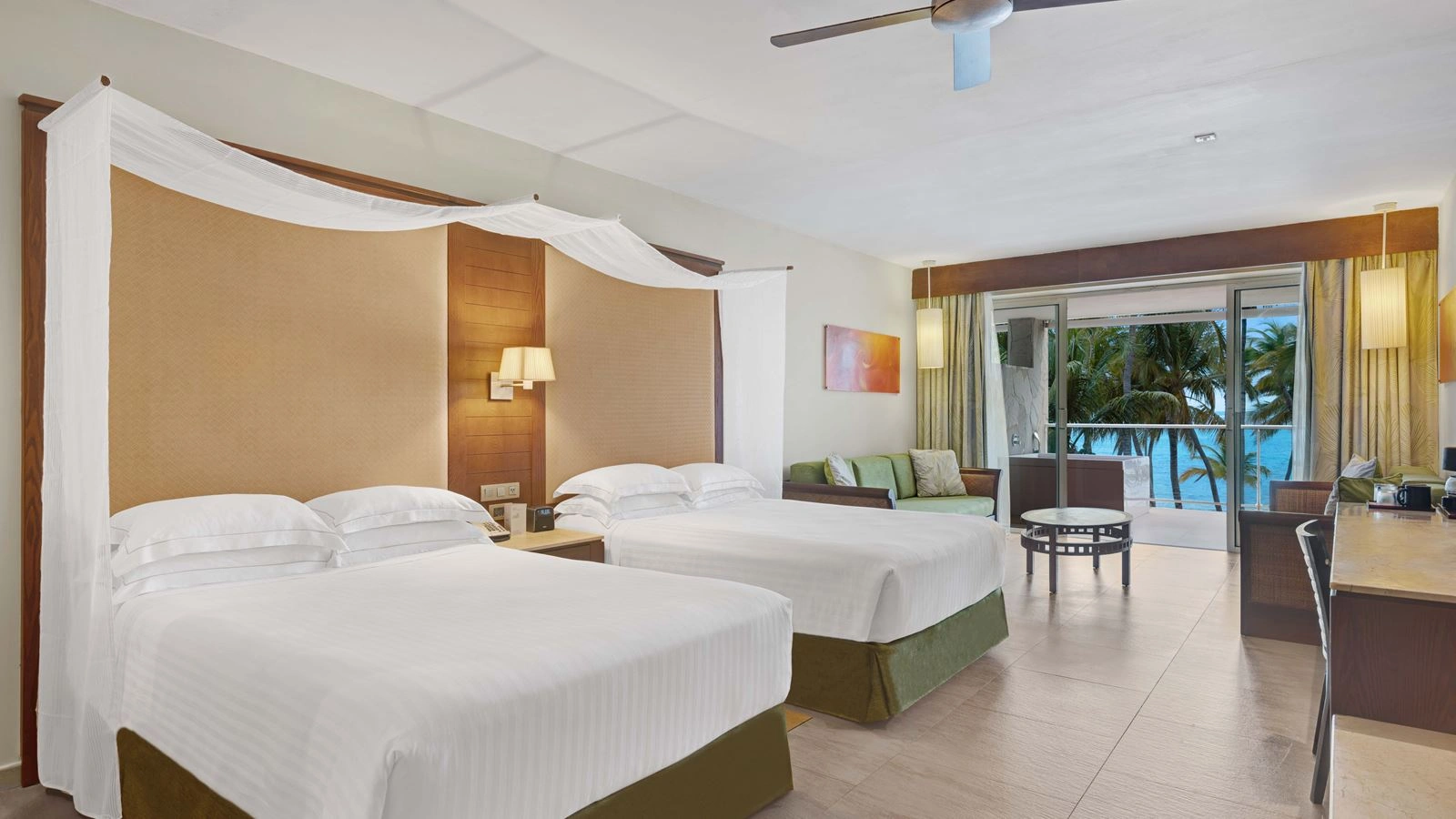 rooms-junior-suite-ocean-front-premium-level