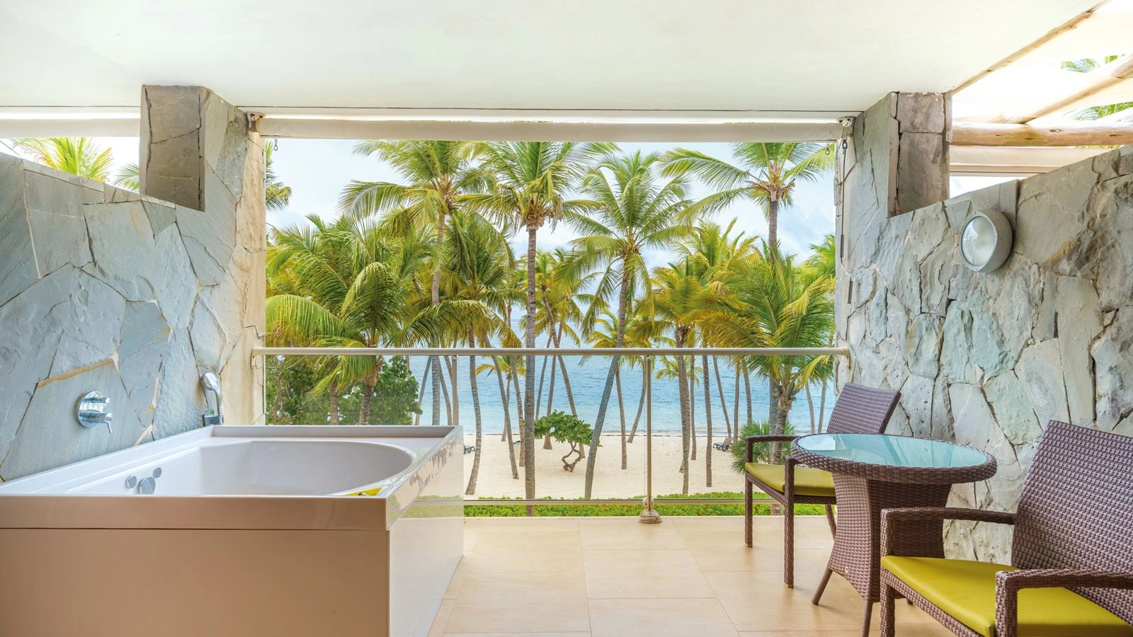 rooms-junior-suite-ocean-front-premium-level-single-use