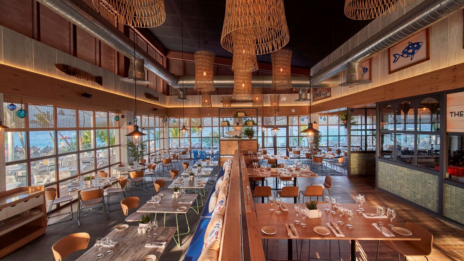 restaurants-los-corales-restaurant