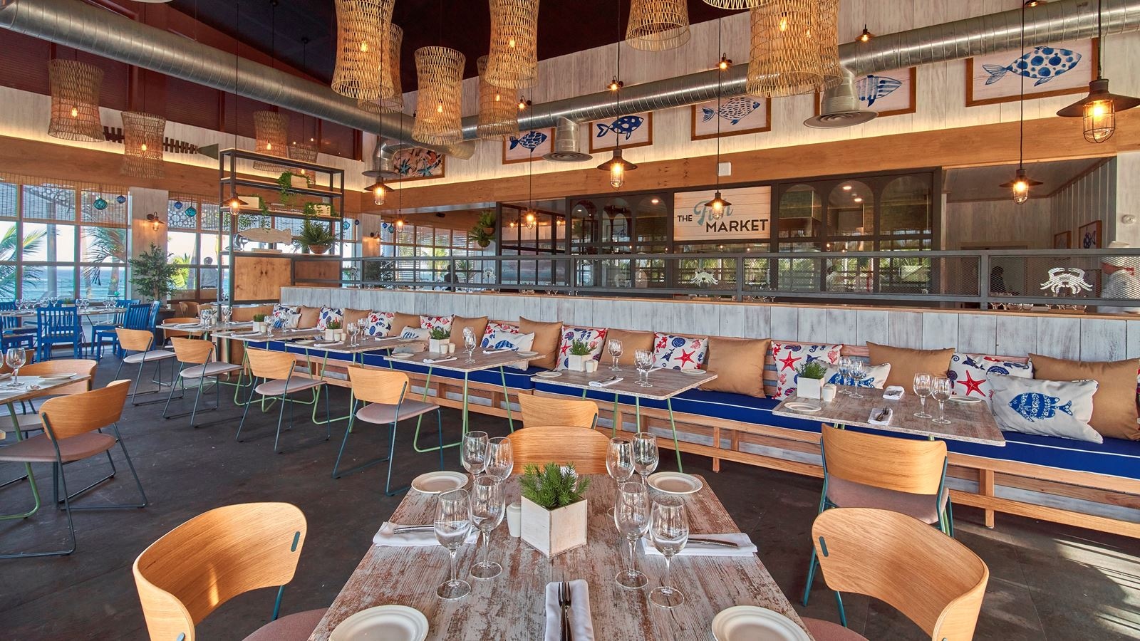 restaurants-los-corales-restaurant