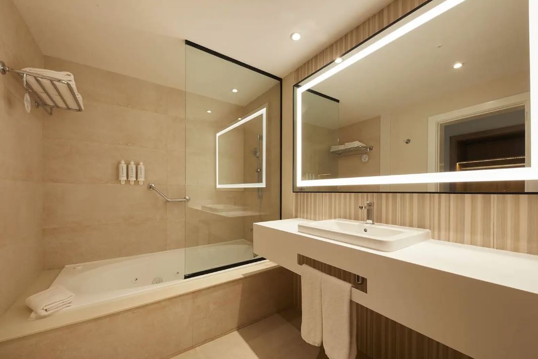 rooms-2-bedroom-family-suite